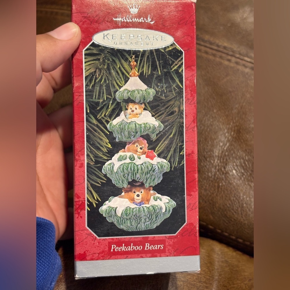 Vintage Hallmark Keepsake 1998 Christmas Ornament Peekaboo Bears Ken Crow EUC